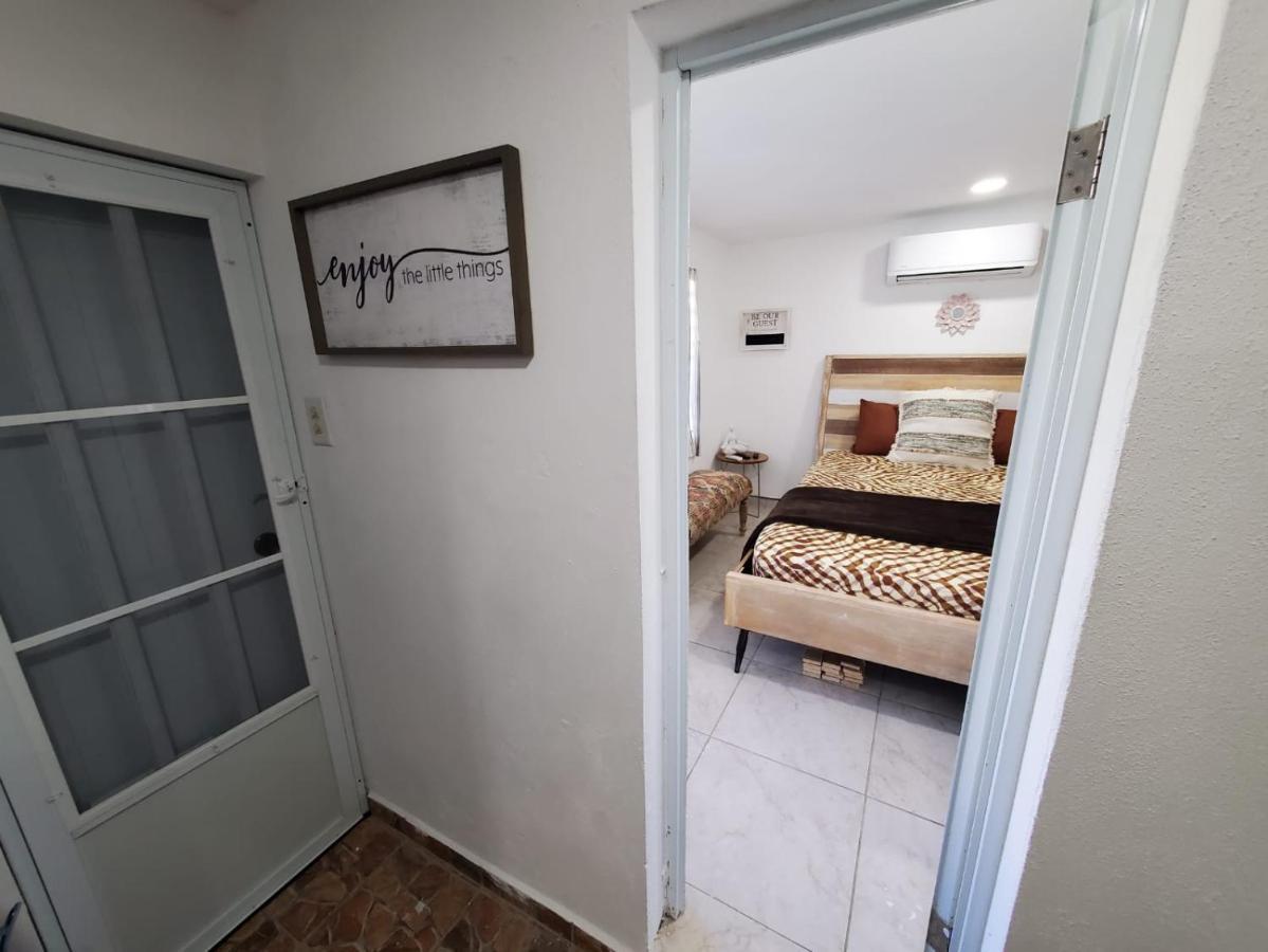 Aguadilla Breeze Apt In Gated Complex 8 Minute Walk To Crashboat Beach ภายนอก รูปภาพ