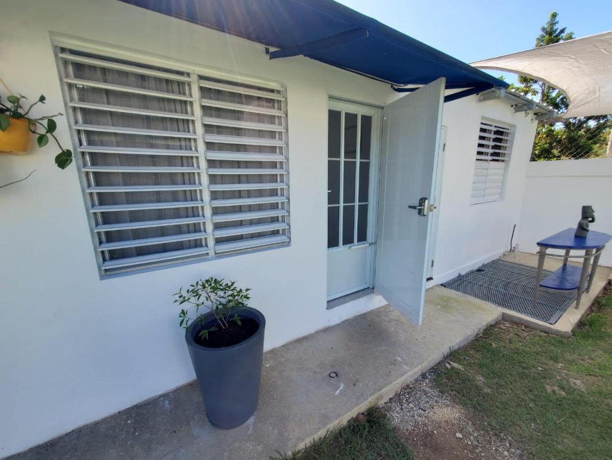 Aguadilla Breeze Apt In Gated Complex 8 Minute Walk To Crashboat Beach ภายนอก รูปภาพ